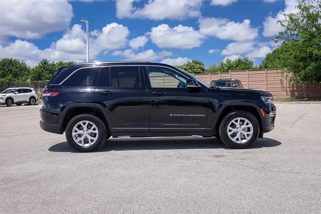2023 Jeep Grand Cherokee Limited photo 1