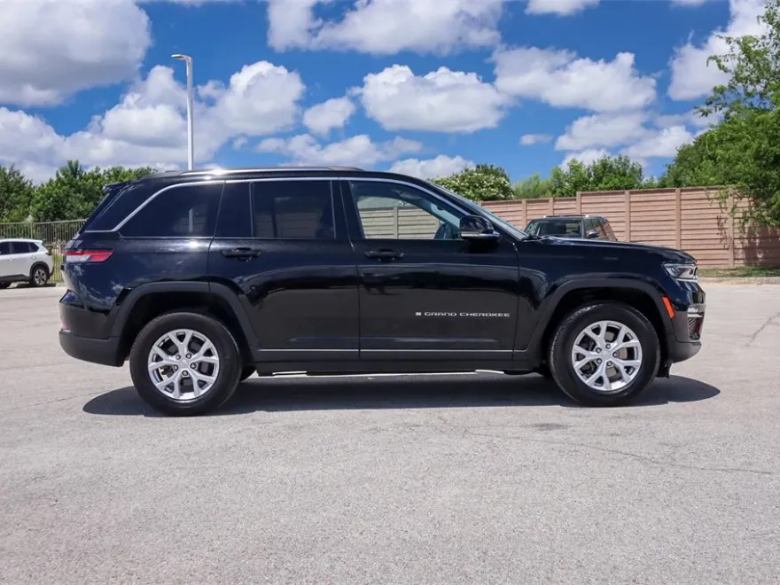 2023 Jeep Grand Cherokee Limited photo 1