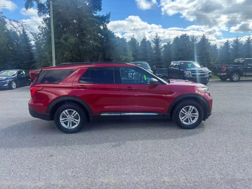 2022 Ford Explorer XLT photo 1