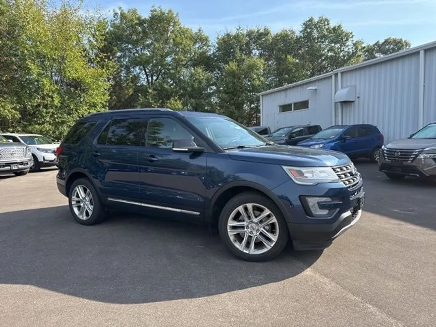 2016 Ford Explorer XLT photo 1