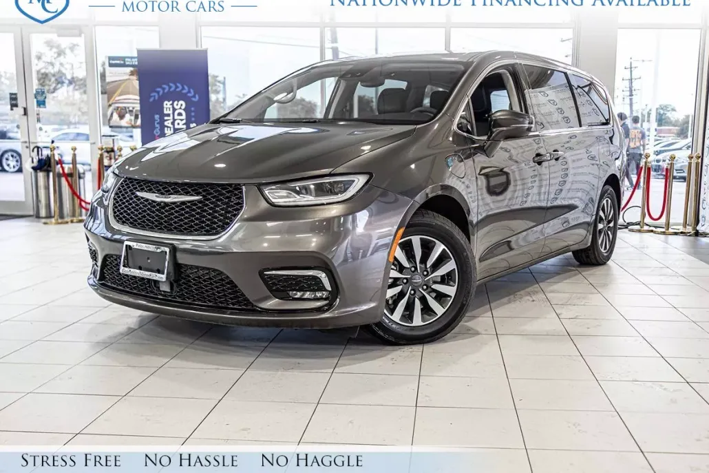 2022 Chrysler Pacifica Hybrid Touring L photo 1
