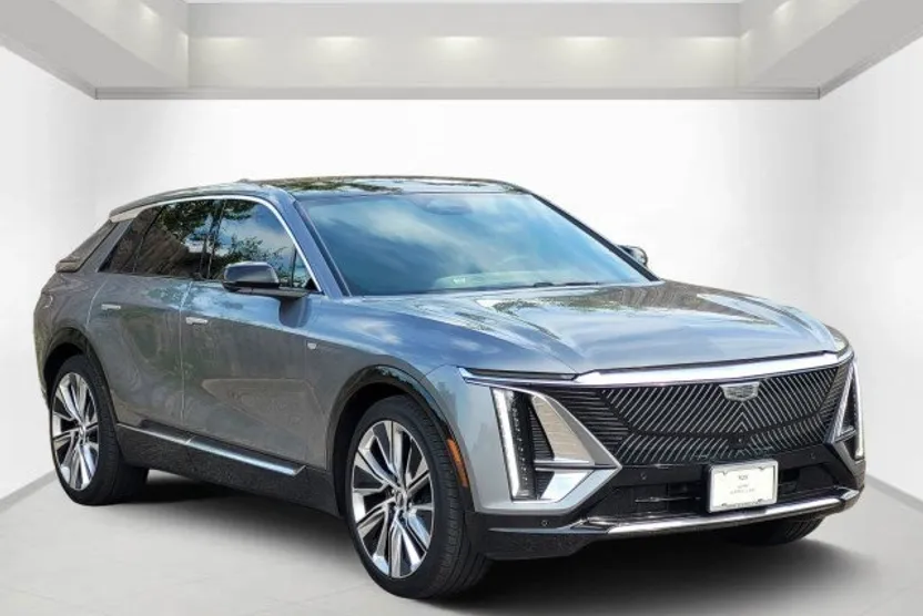 2023 Cadillac Lyriq Luxury photo 1