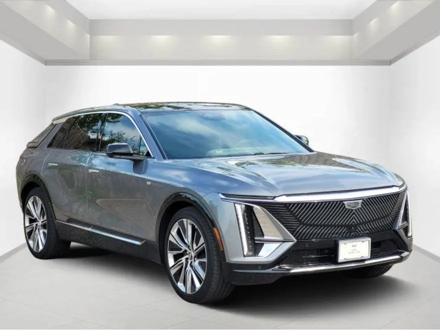 2023 Cadillac Lyriq Luxury photo 1