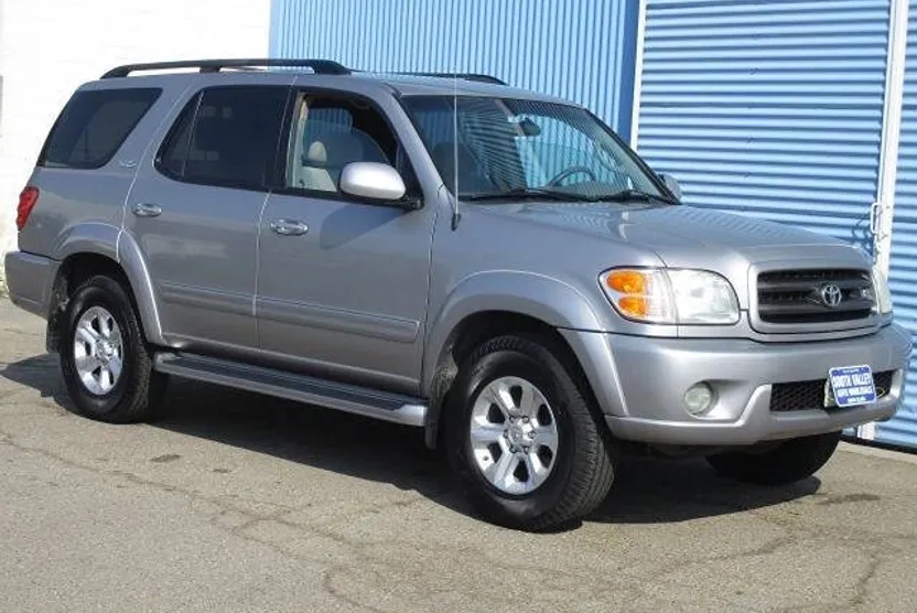 2004 Toyota Sequoia SR5 photo 1