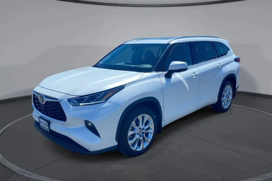 2023 Toyota Highlander Limited photo 1