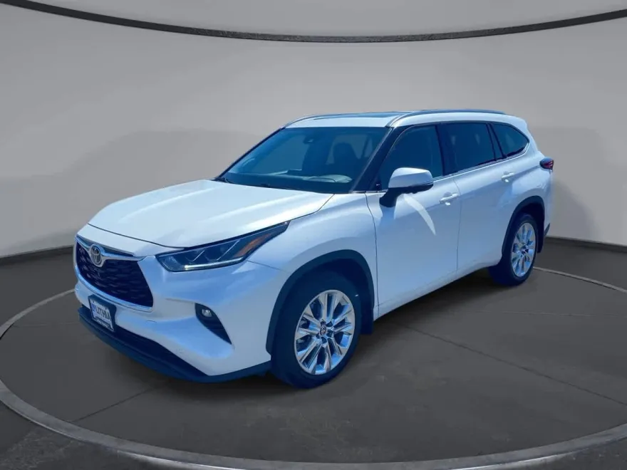 2023 Toyota Highlander Limited photo 1