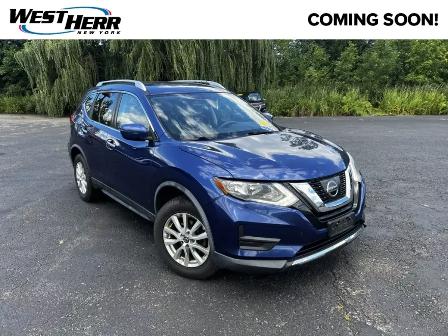 2017 Nissan Rogue SV photo 1