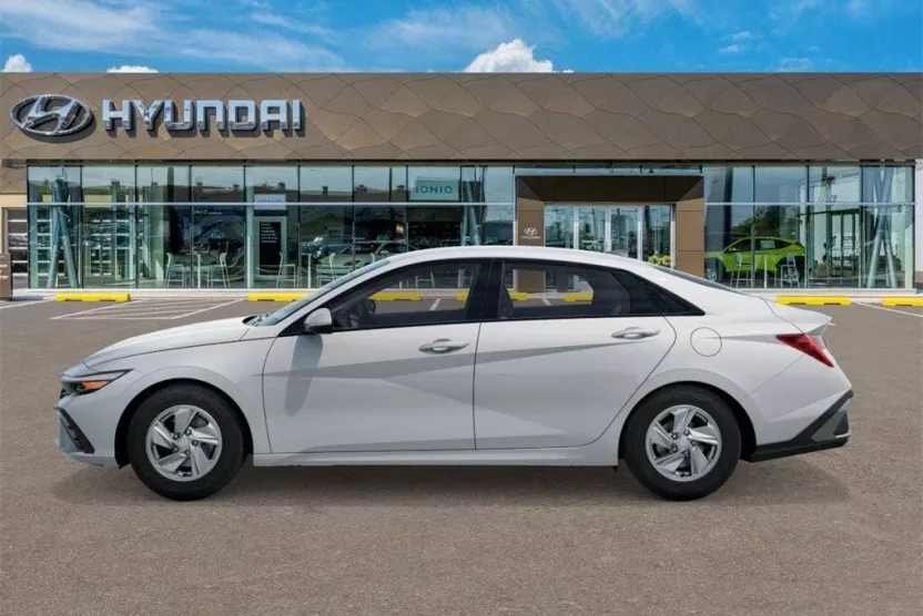 2025 Hyundai Elantra SE photo 1
