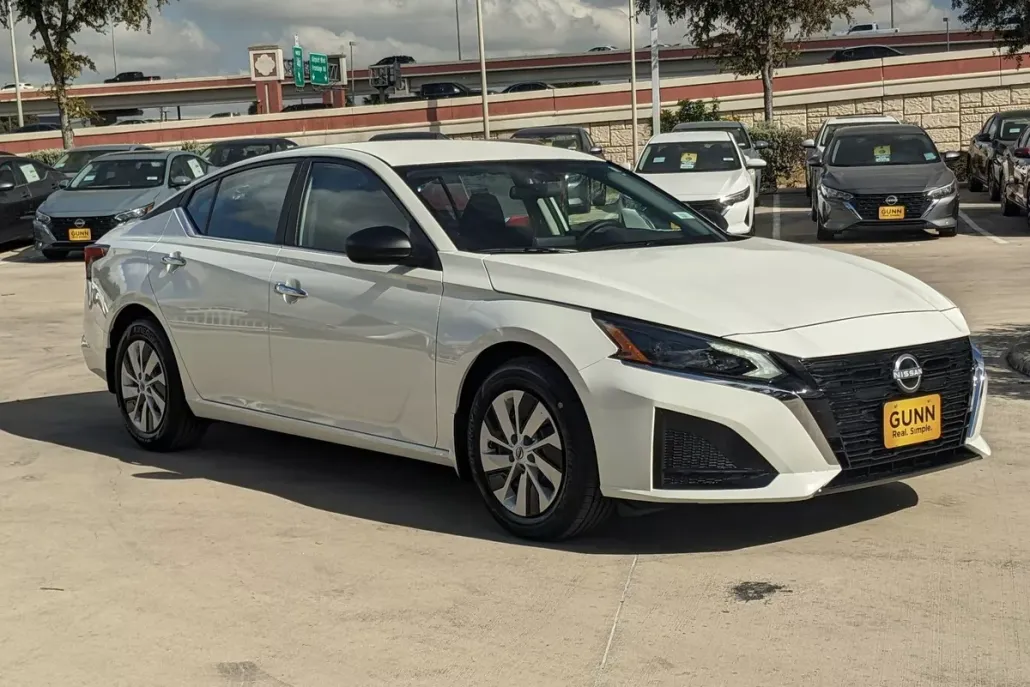 2025 Nissan Altima S photo 1