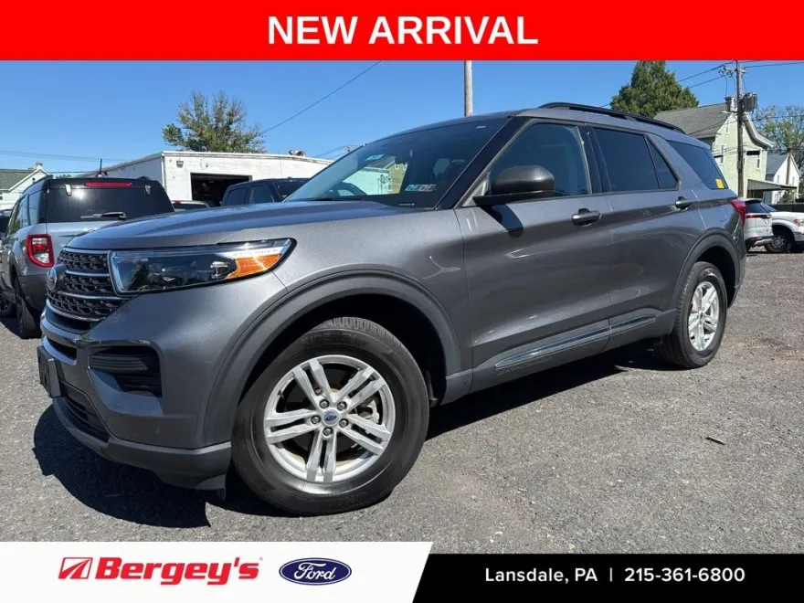 2022 Ford Explorer XLT photo 1