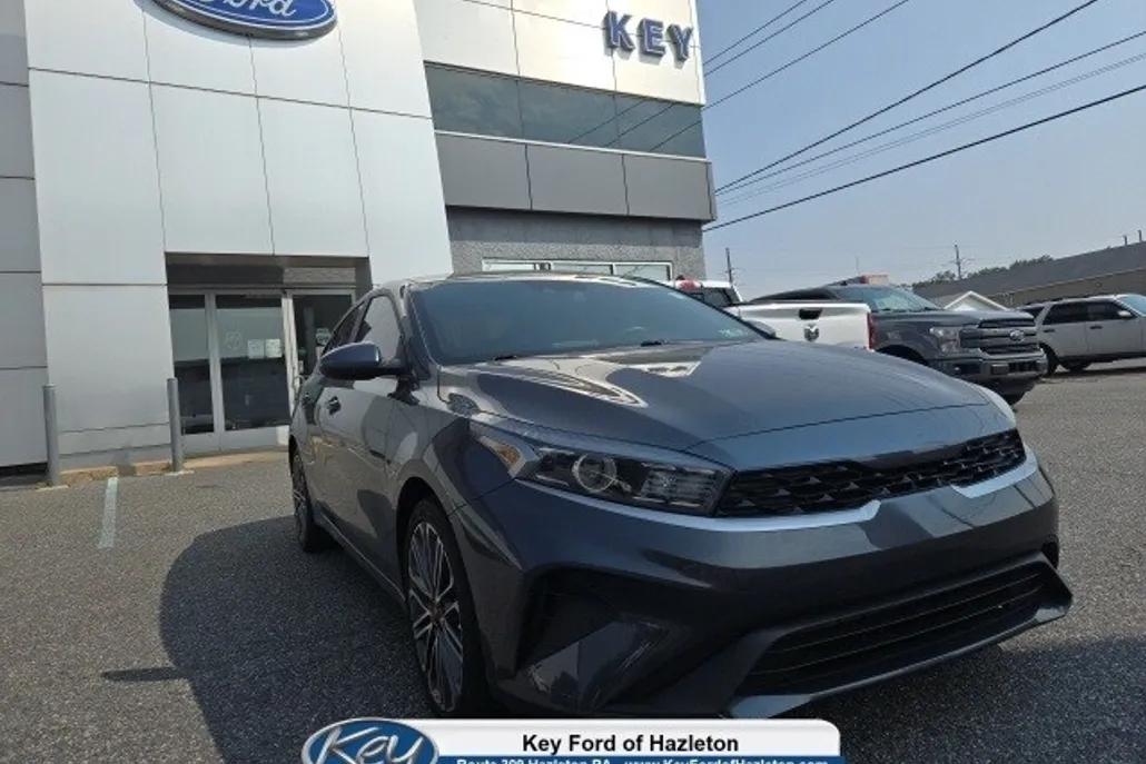 2023 Kia Forte LXS photo 1