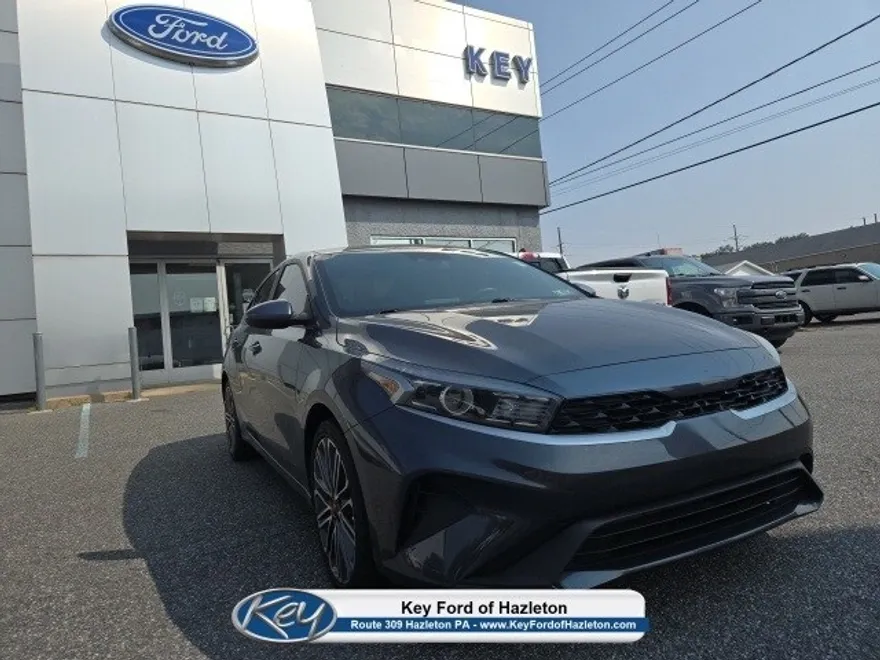 2023 Kia Forte LXS photo 1