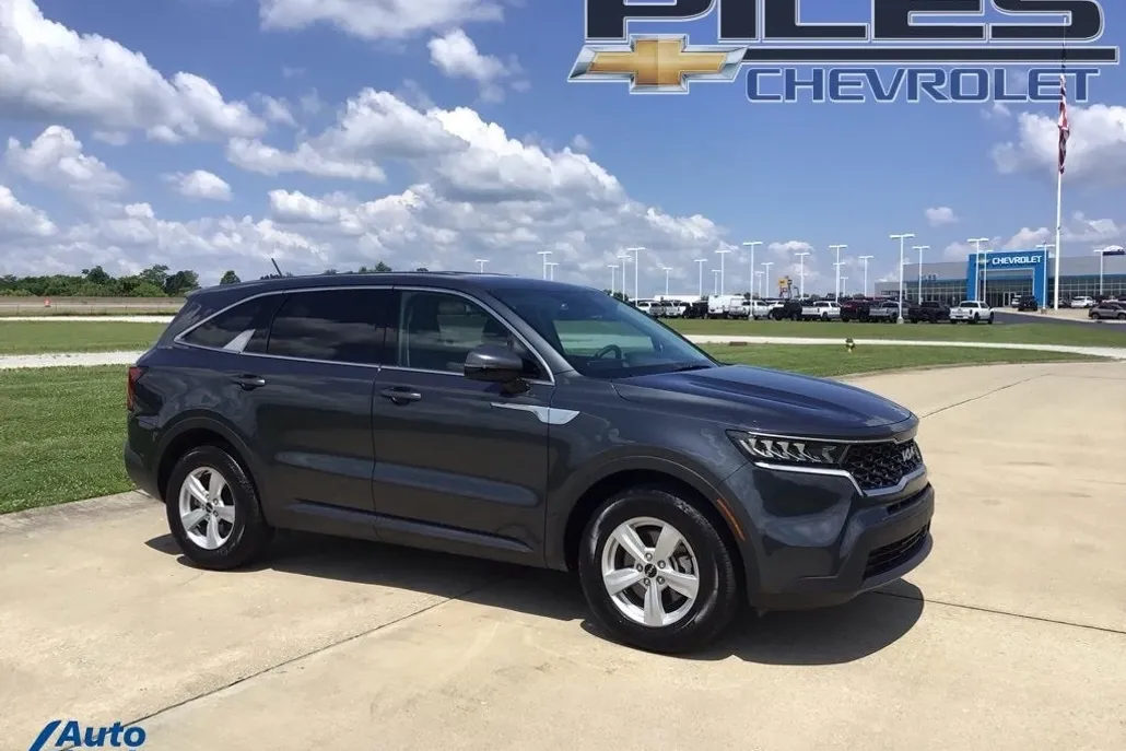 2023 Kia Sorento LX photo 1