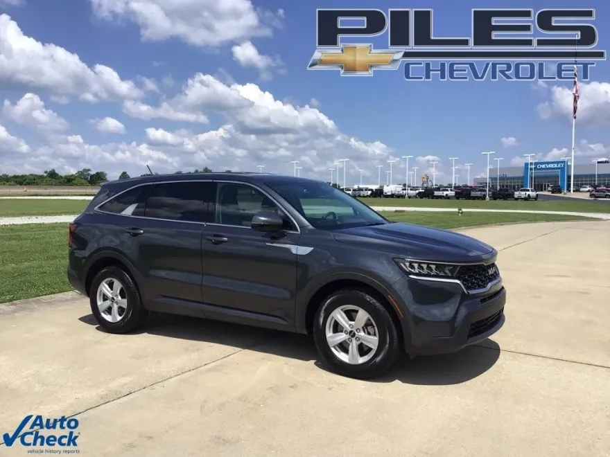 2023 Kia Sorento LX photo 1