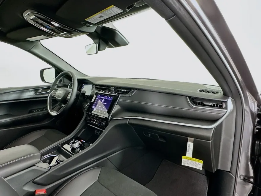 2025 Jeep Grand Cherokee Altitude X photo 11