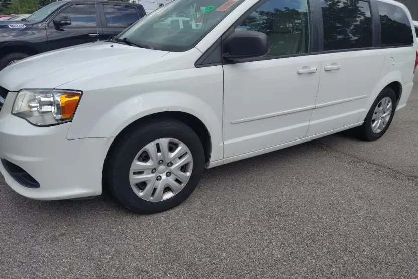 2016 Dodge Grand Caravan SE photo 1