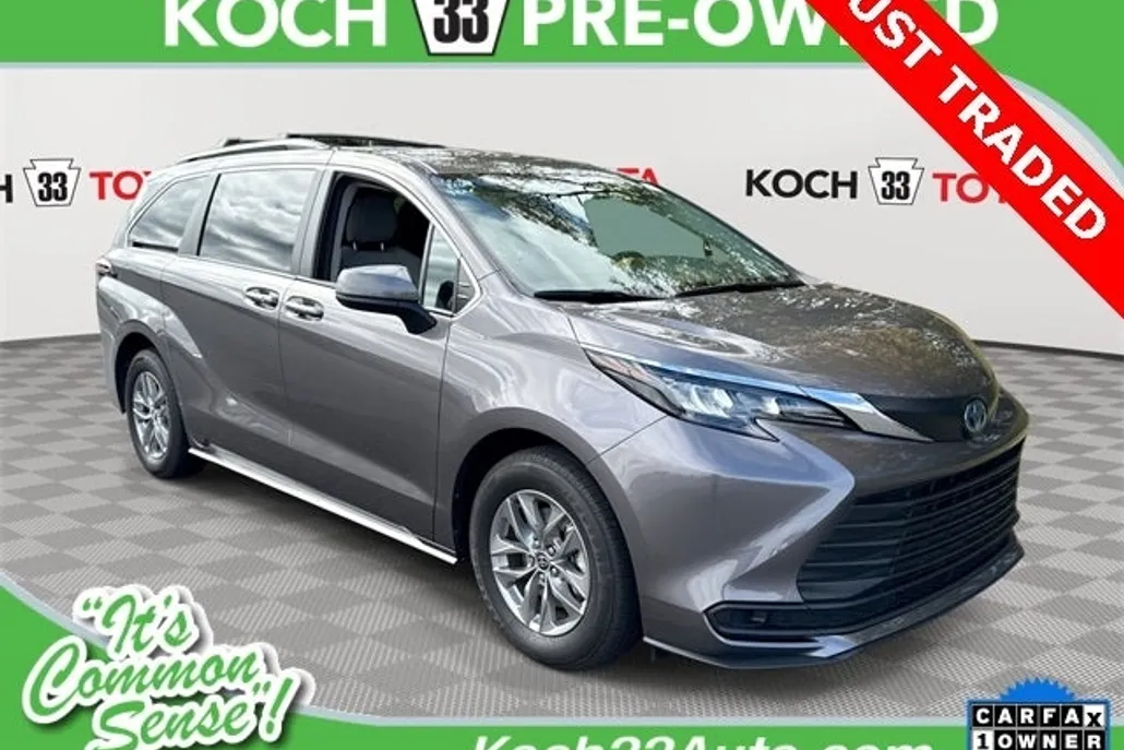 2024 Toyota Sienna LE photo 1