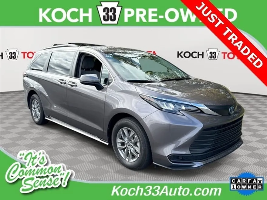 2024 Toyota Sienna LE photo 1
