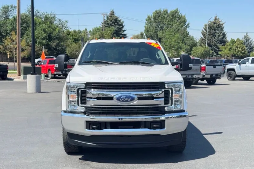 2019 Ford F-350 XLT photo 1