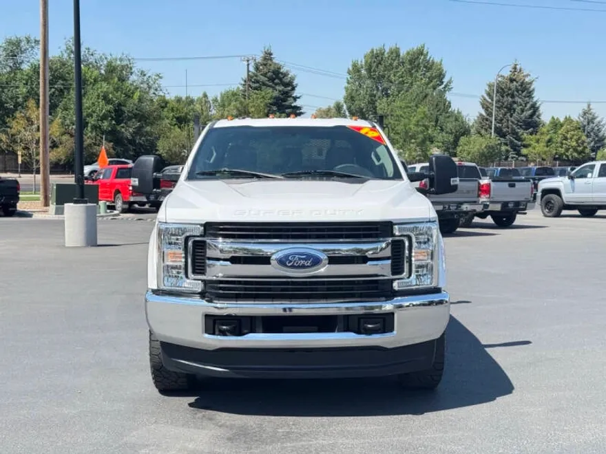2019 Ford F-350 XLT photo 1