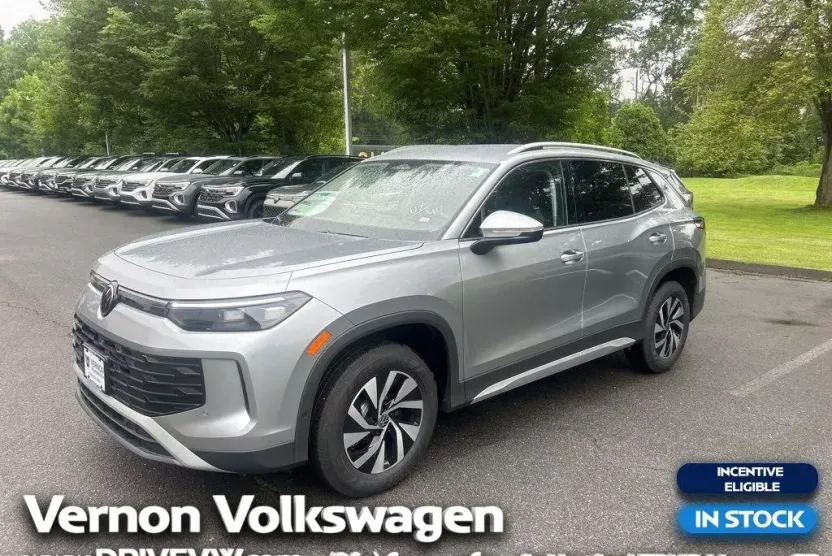 2025 Volkswagen Tiguan S photo 1