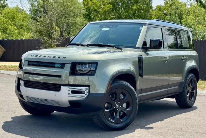 2025 Land Rover Defender 110 S photo 1
