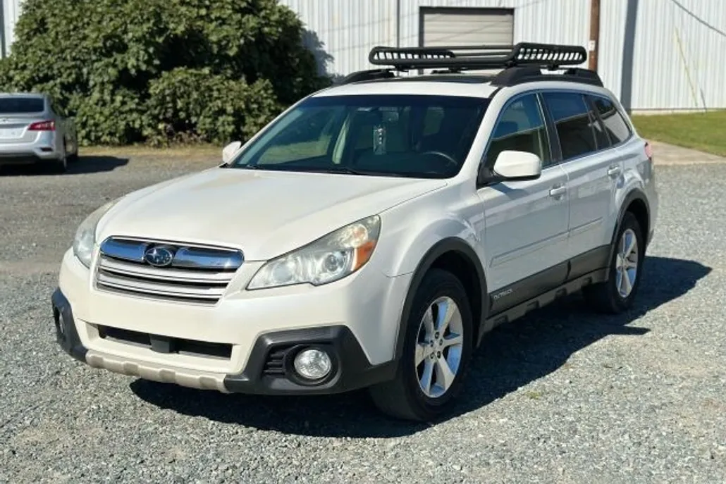 2014 Subaru Outback 2.5i Limited photo 1