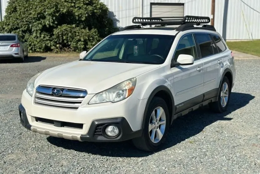 2014 Subaru Outback 2.5i Limited photo 1