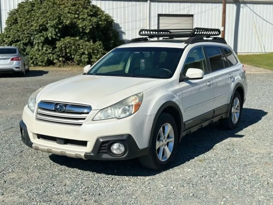 2014 Subaru Outback 2.5i Limited photo 1