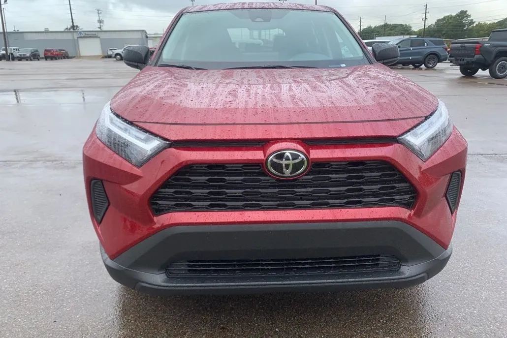 2025 Toyota RAV4 LE photo 1