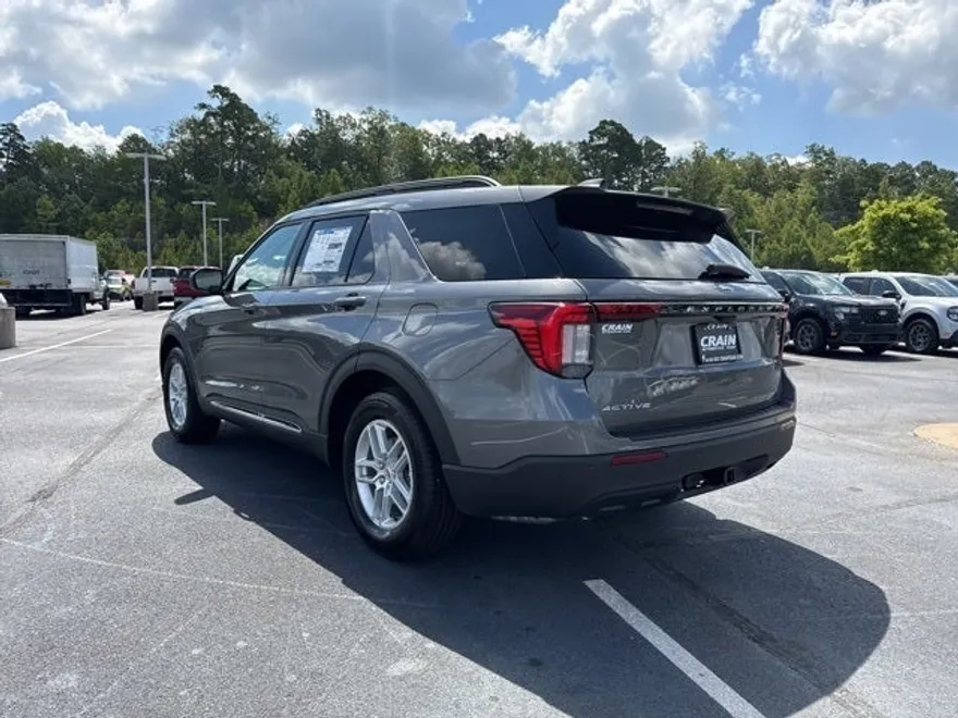 2025 Ford Explorer photo 1