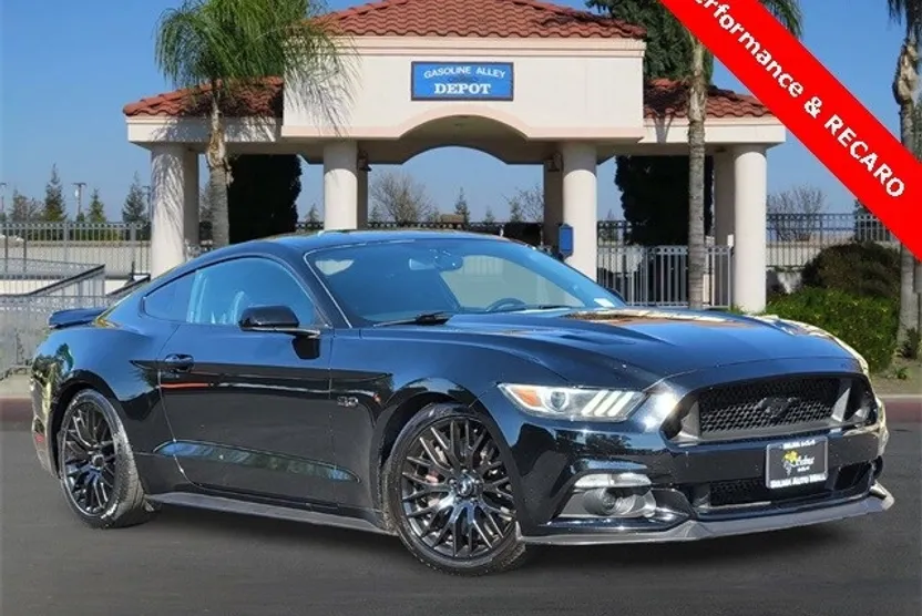 2016 Ford Mustang GT photo 1