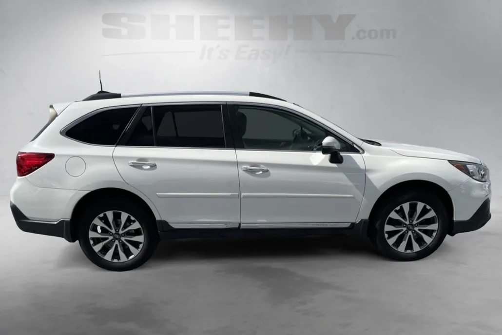 2019 Subaru Outback 3.6R Touring photo 1