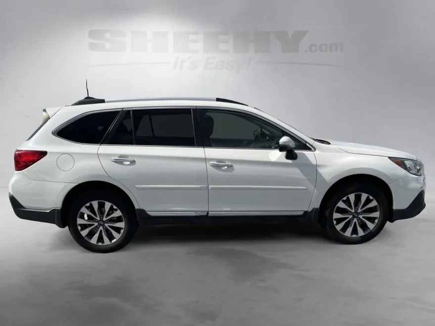 2019 Subaru Outback 3.6R Touring photo 1
