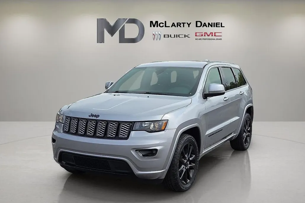 2017 Jeep Grand Cherokee Laredo photo 1