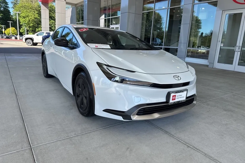 2024 Toyota Prius Prime SE photo 1