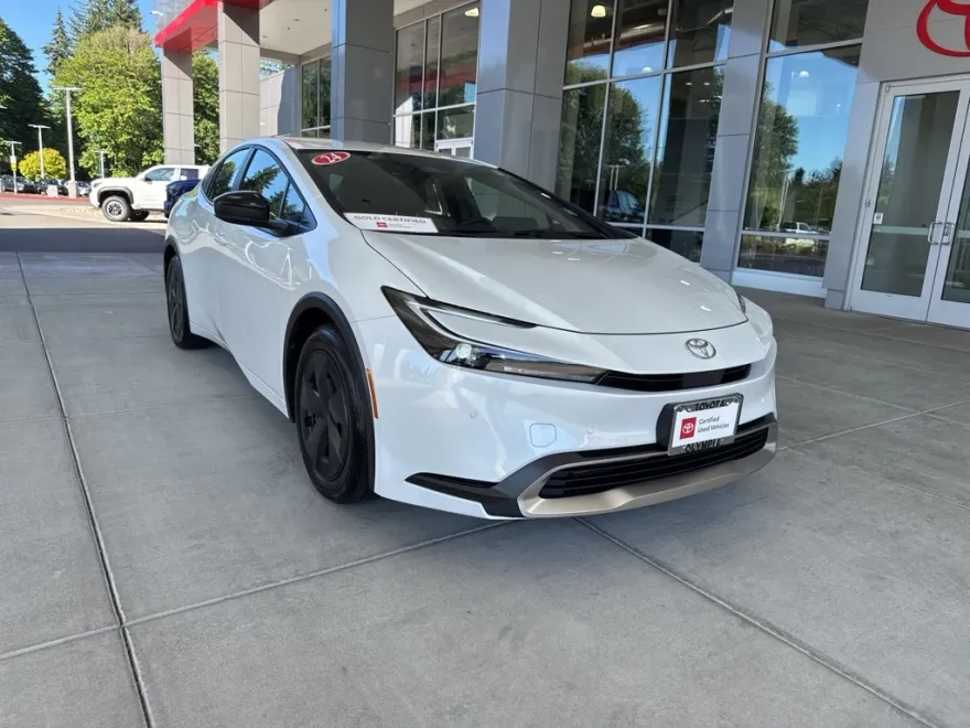 2024 Toyota Prius Prime SE photo 1