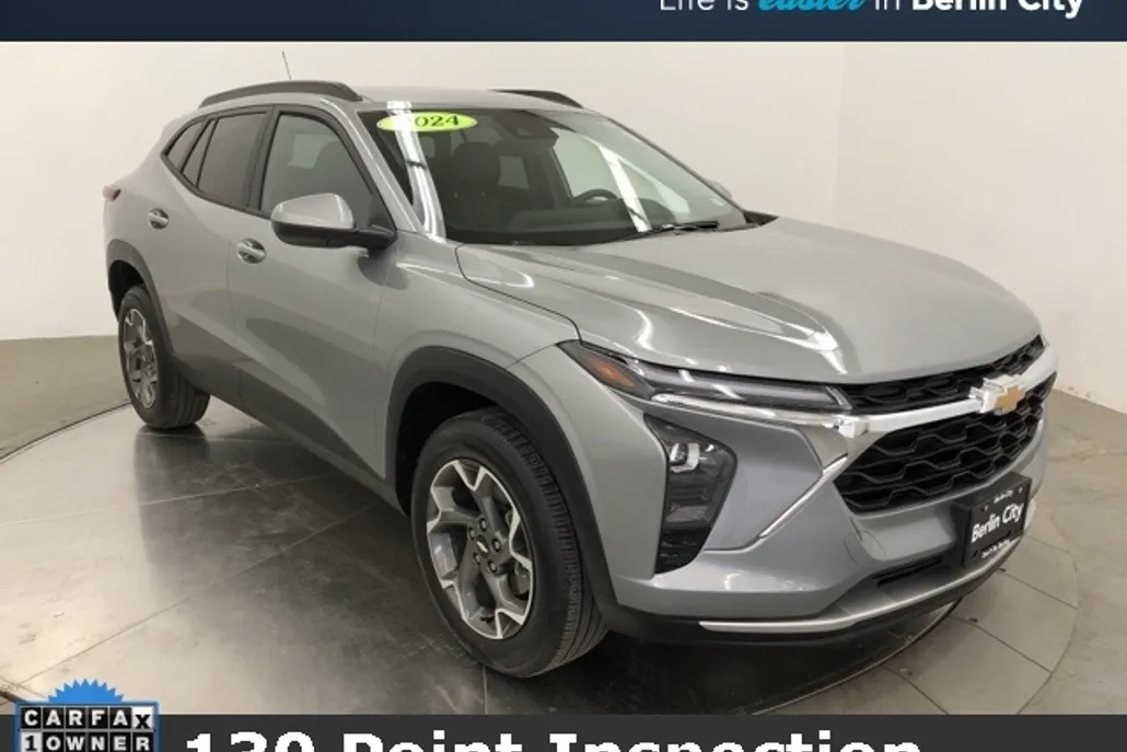 2024 Chevrolet Trax LT photo 1