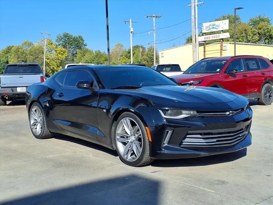 2017 Chevrolet Camaro 1LT photo 1