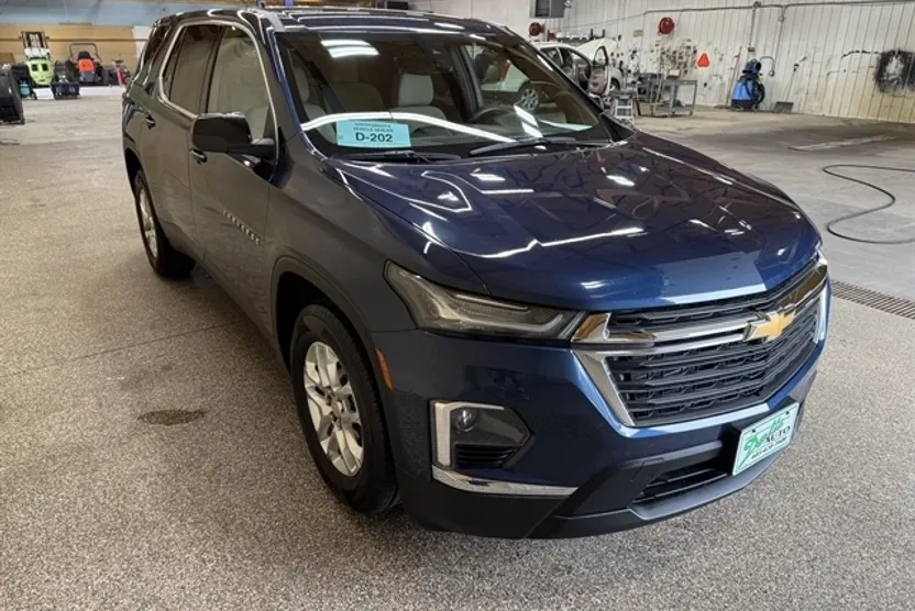 2022 Chevrolet Traverse LS photo 1