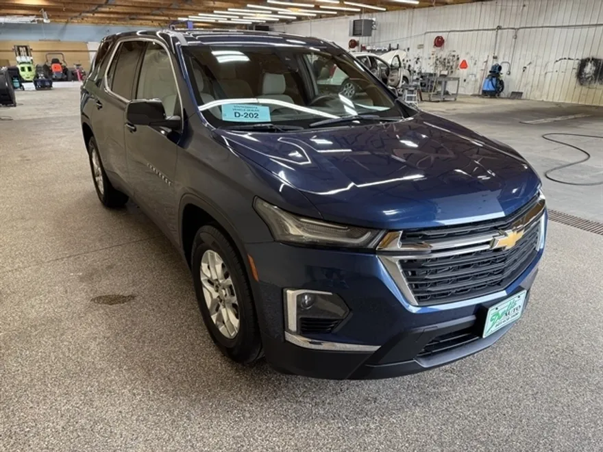 2022 Chevrolet Traverse LS photo 1