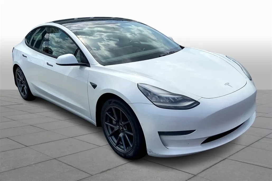 2021 Tesla Model 3 Standard Range Plus photo 1