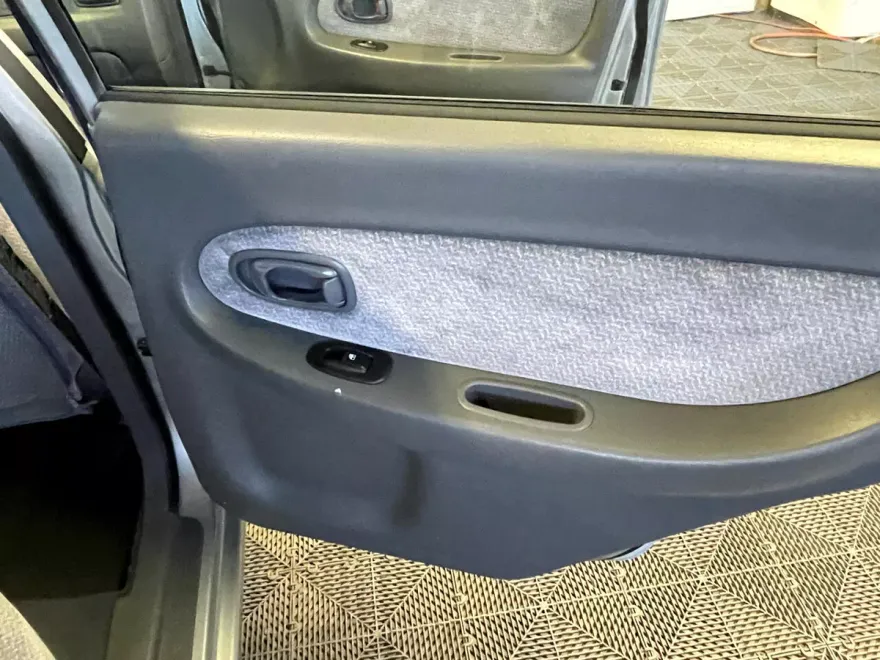 2004 Kia Spectra Base photo 15