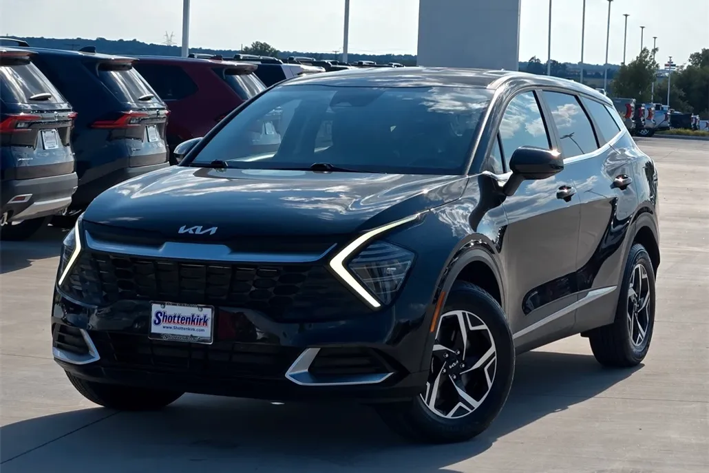 2024 Kia Sportage LX photo 1