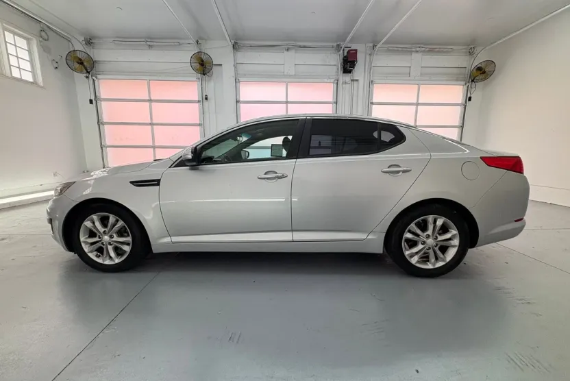2012 Kia Optima LX photo 1