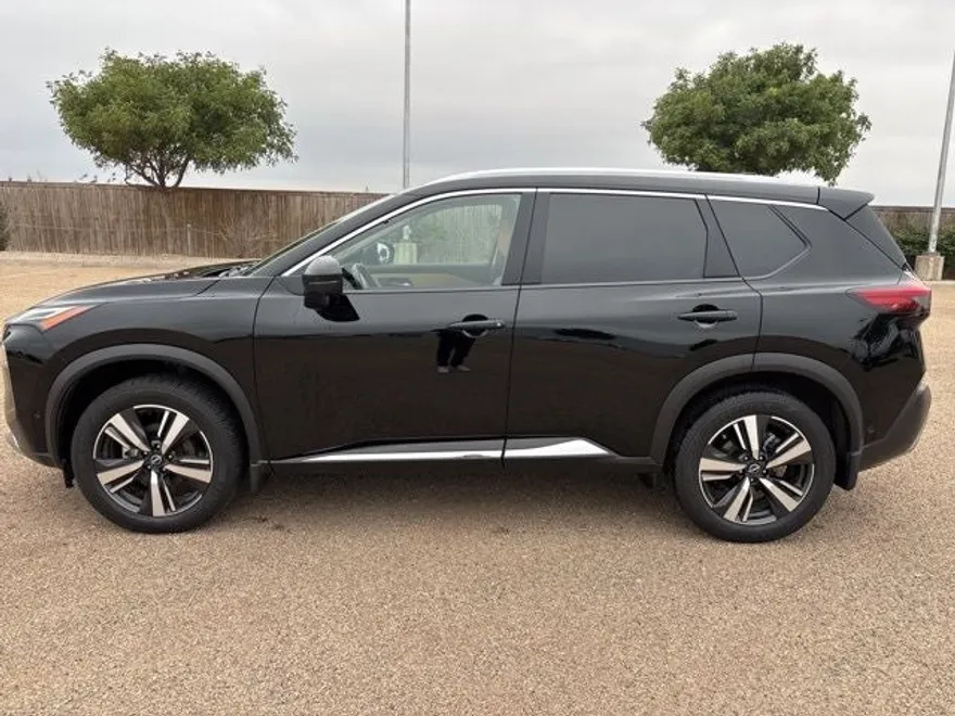 2023 Nissan Rogue Platinum photo 1