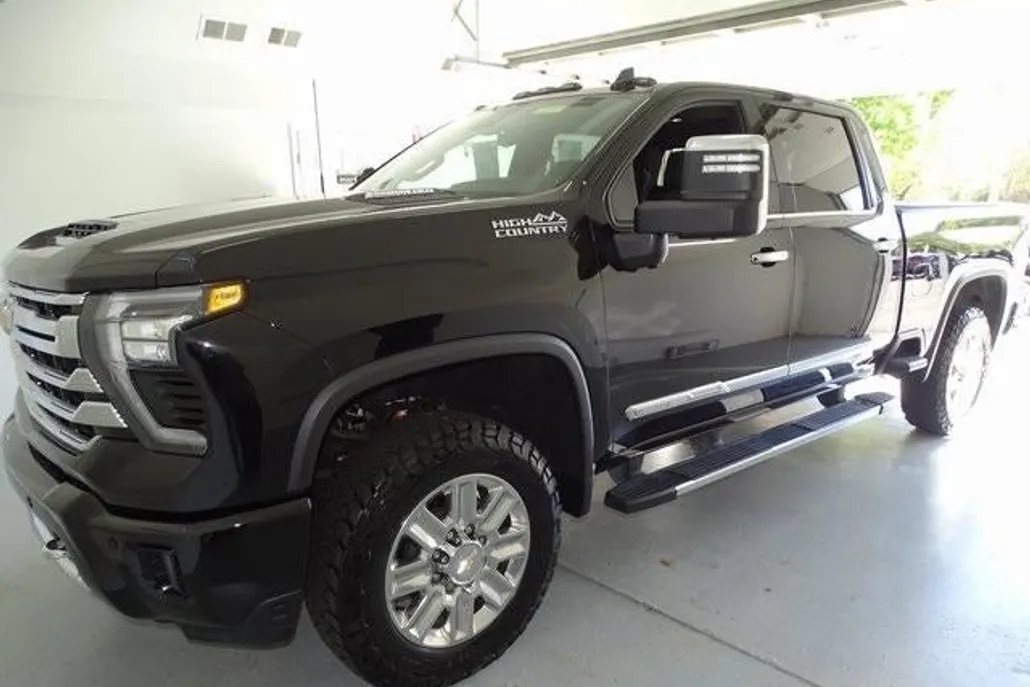 2025 Chevrolet Silverado 2500HD High Country photo 1