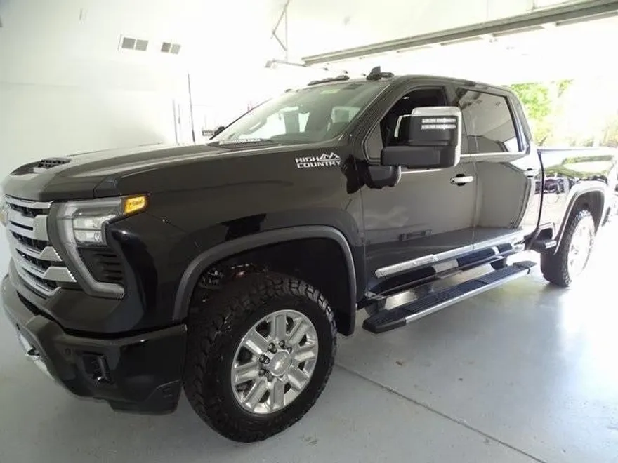 2025 Chevrolet Silverado 2500HD High Country photo 1
