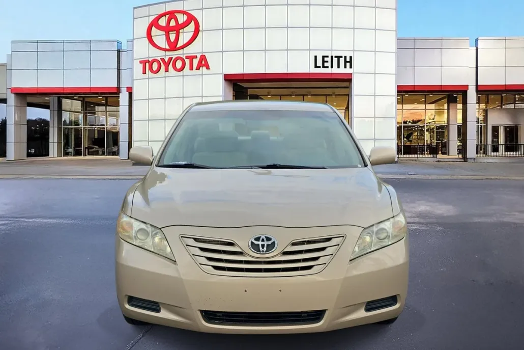 2009 Toyota Camry LE photo 1