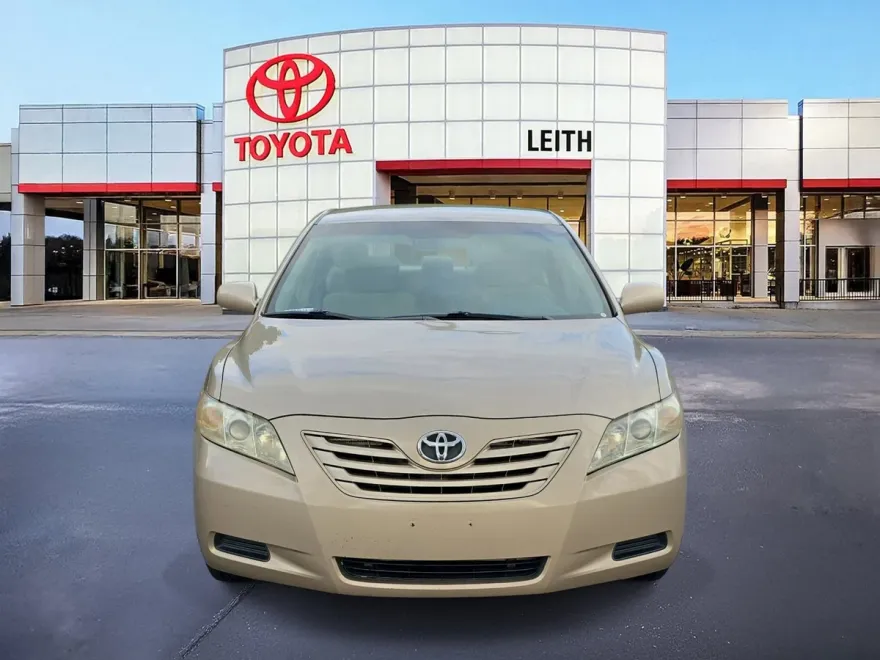 2009 Toyota Camry LE photo 1